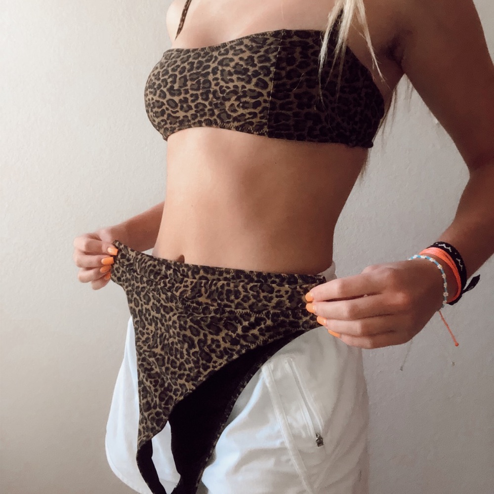 cheetah swimsuit: Kendall & Kylie
